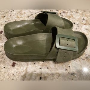 Women’s Slides sz 8